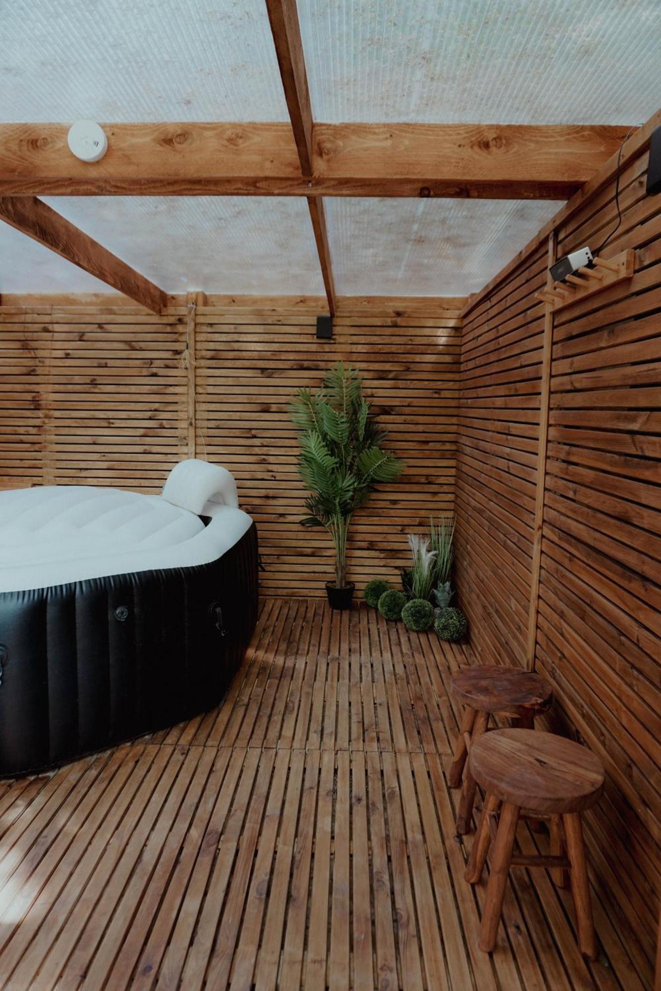 Le Chalet Tipi Avec Jacuzzi Et Jardin Troyes Extérieur photo