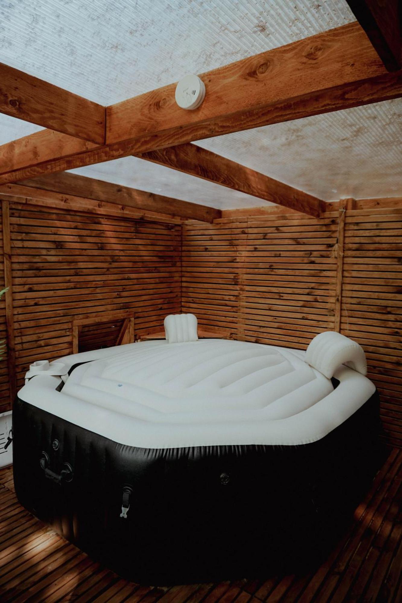 Le Chalet Tipi Avec Jacuzzi Et Jardin Troyes Extérieur photo